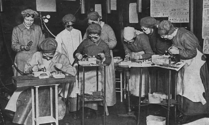 Framed Print : Women training in aeroplane construction, WW1 Framed Print : Women training in aeroplane construction, WW1