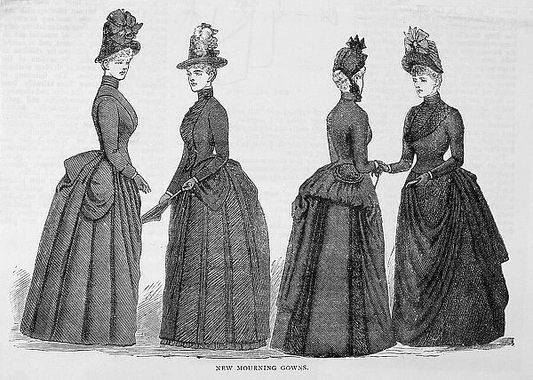 Women in Victorian mourning fashions