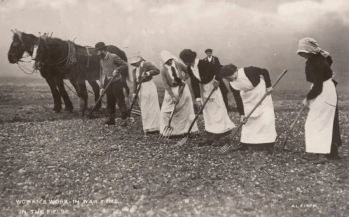 Framed Print : Women Work the Land WW1 Framed Print : Women Work the Land WW1