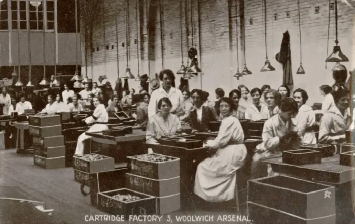 Framed Print : Women WW1 Munitions Woolwich Arsenal