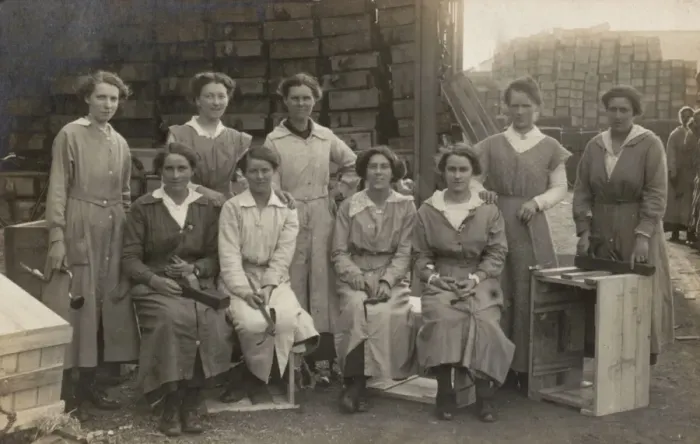 Framed Print : Women WW1 Work Carpenters Framed Print : Women WW1 Work Carpenters