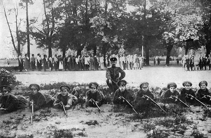 Framed Print : Women's Battalion of Death, Russia, WW1 Framed Print : Women's Battalion of Death, Russia, WW1