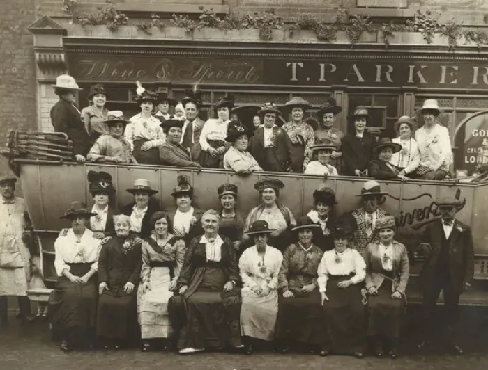 Framed Print : Womens Charabanc Tour - Salisbury Framed Print : Womens Charabanc Tour - Salisbury