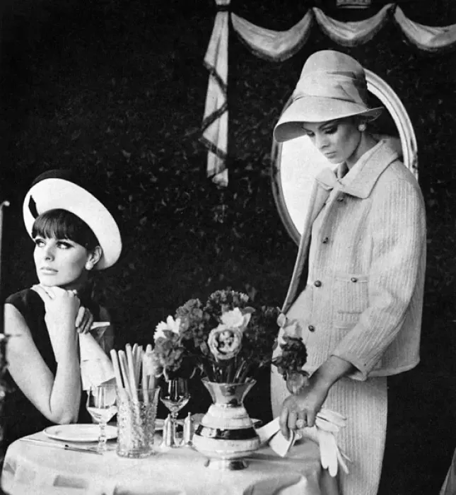 Framed Print : Womens fashion for lunch at Caprice, 1965 Framed Print : Womens fashion for lunch at Caprice, 1965