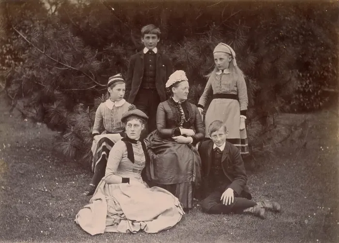 Framed Print : Woolfe family of The Clough, Hale, Bucklow, Cheshire - from left: Lily, Lucy (below), Carl (standing), Amy (standing), Bob (below). With an unnamed woman seated at the centre of the group. Date: circa 1889