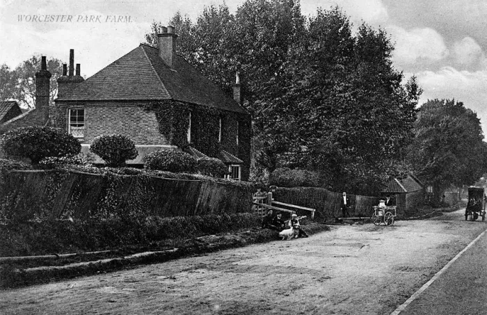 Framed Print : Worcester Park Farm, SW London (Surrey) Framed Print : Worcester Park Farm, SW London (Surrey)
