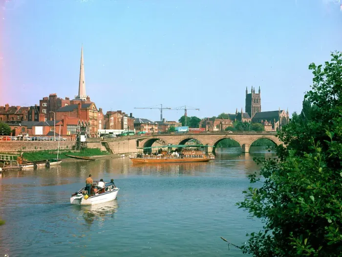 Framed Print : Worcester - River Severn and bridge Framed Print : Worcester - River Severn and bridge