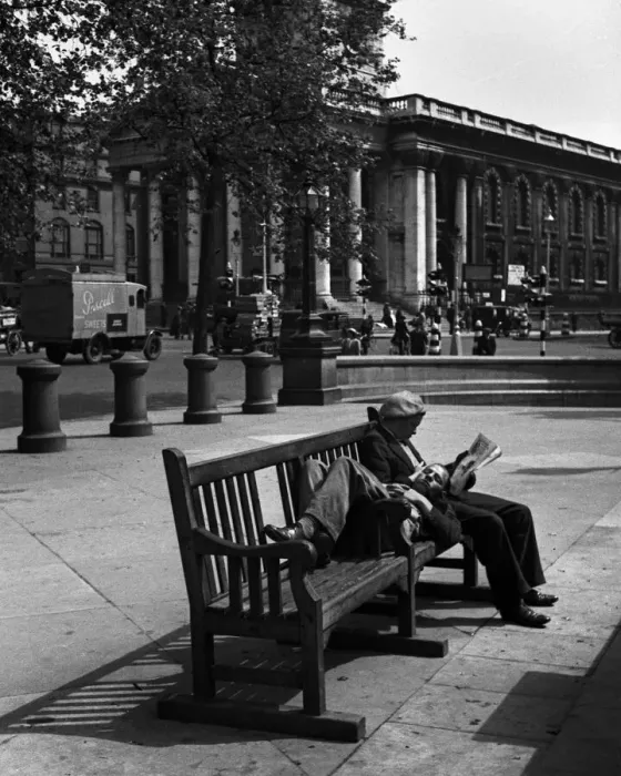 Framed Print : Out of work, Trafalgar Square, London Framed Print : Out of work, Trafalgar Square, London