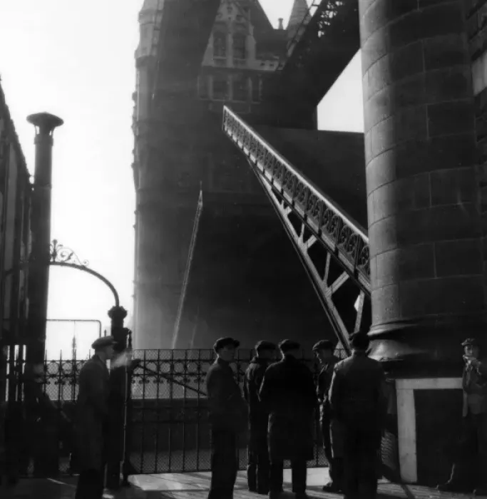 Framed Print : Workers by Tower Bridge, c. 1948 Framed Print : Workers by Tower Bridge, c. 1948
