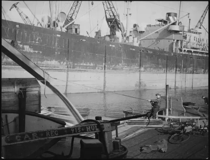 Framed Print : Working in Hull Docks Framed Print : Working in Hull Docks