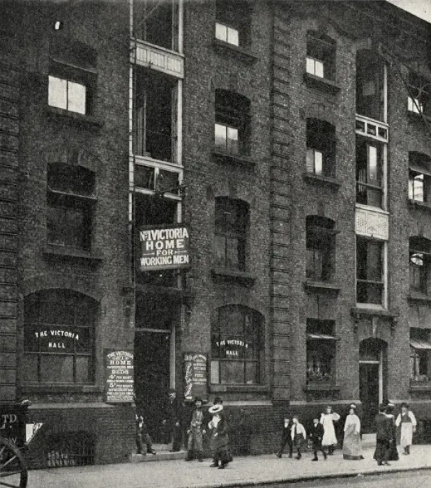 Framed Print : Working mens lodgings, Commercial Street, East London Framed Print : Working mens lodgings, Commercial Street, East London