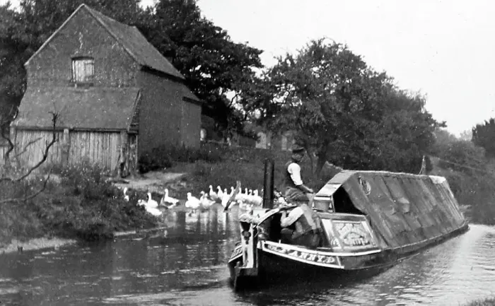 Framed Print : Working narrow boat at Colwich, early 1900s Framed Print : Working narrow boat at Colwich, early 1900s