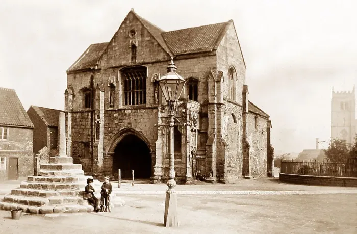 Framed Print : Worksop Market Cross and Gatehouse Victorian period Framed Print : Worksop Market Cross and Gatehouse Victorian period