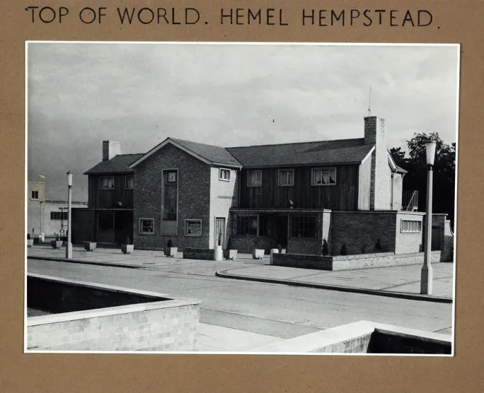 Framed Print : Top Of The World PH, Hemel Hempstead, Hertfordshire Framed Print : Top Of The World PH, Hemel Hempstead, Hertfordshire