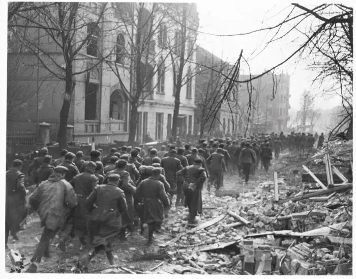 Framed Print : World War II German prisoners in Wesel Framed Print : World War II German prisoners in Wesel