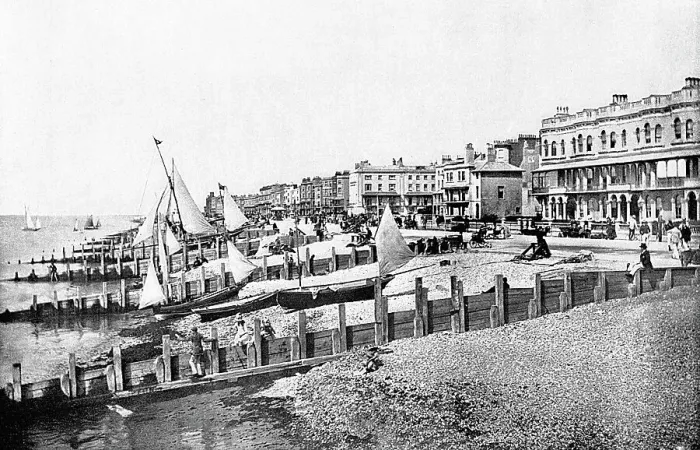 Framed Print : Worthing Beach early 1900s Framed Print : Worthing Beach early 1900s
