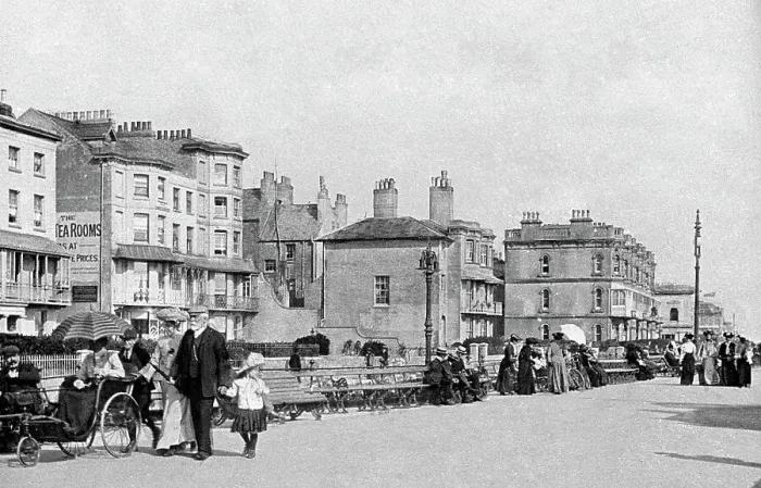 Framed Print : Worthing Promenade early 1900s Framed Print : Worthing Promenade early 1900s