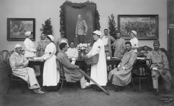 Framed Print : Wounded Austrian soldiers and their nurses, WW1 Framed Print : Wounded Austrian soldiers and their nurses, WW1