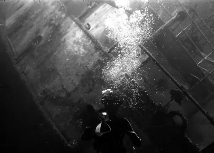 Framed Print : Wreck diving off the coast of Malta Framed Print : Wreck diving off the coast of Malta