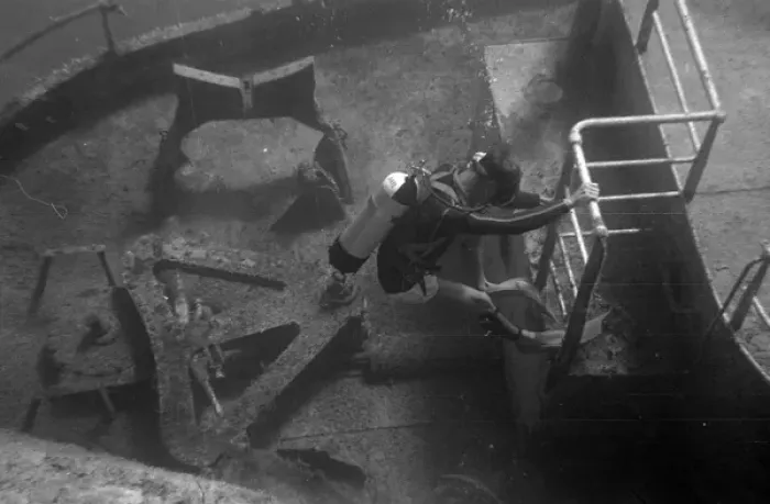 Framed Print : Wreck diving off the coast of Malta Framed Print : Wreck diving off the coast of Malta