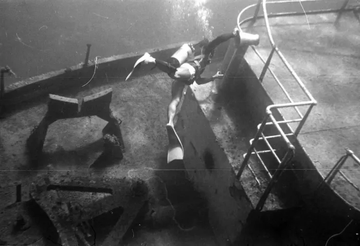 Framed Print : Wreck diving off the coast of Malta Framed Print : Wreck diving off the coast of Malta