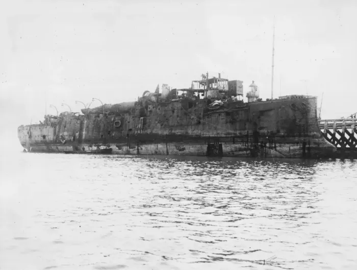 Framed Print : Wreck of HMS Vindictive, Ostend Harbour, Belgium, WW1 Framed Print : Wreck of HMS Vindictive, Ostend Harbour, Belgium, WW1