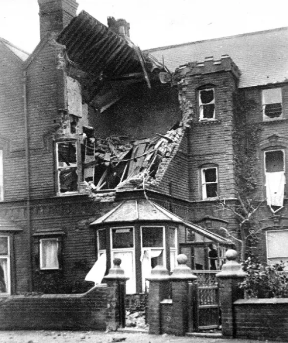 Framed Print : Wrecked by a German naval shell: A house in Lonsdale Road, Scarborough Framed Print : Wrecked by a German naval shell: A house in Lonsdale Road, Scarborough