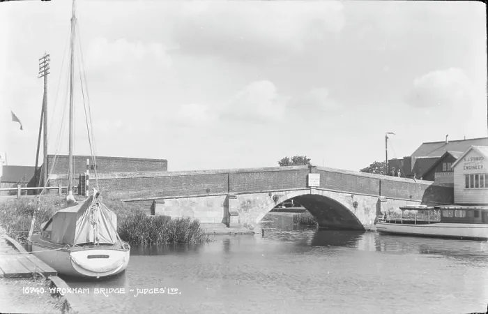 Framed Print : Wroxham Bridge Framed Print : Wroxham Bridge