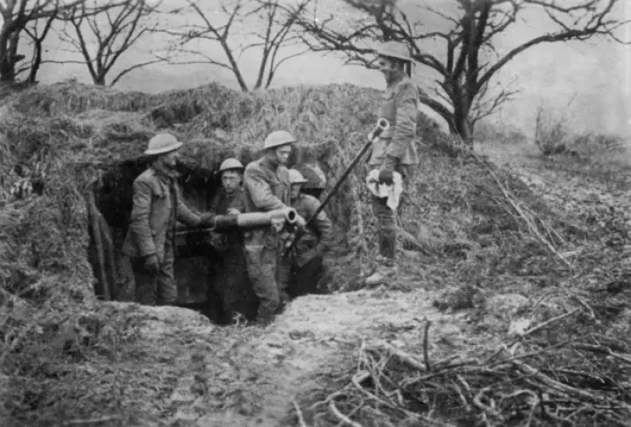 Framed Print : WW1 - American Artillery Troops at front with 75mm cannon Framed Print : WW1 - American Artillery Troops at front with 75mm cannon