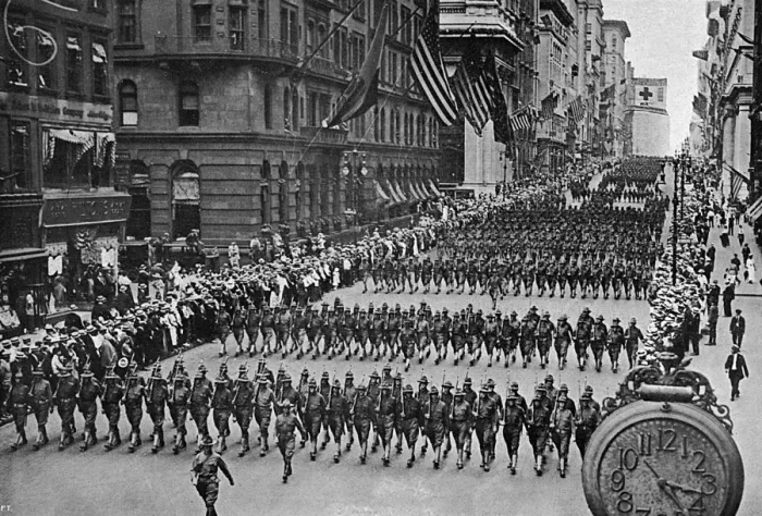 Framed Print : WW1 - American troops parade in New York before departure Framed Print : WW1 - American troops parade in New York before departure