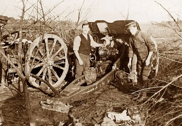 Framed Print : WW1 British Field Howitzer in France Framed Print : WW1 British Field Howitzer in France