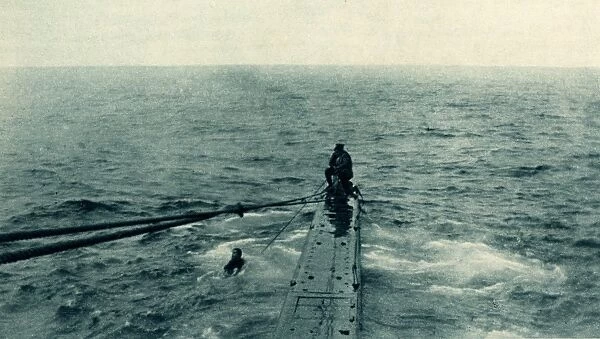 WW1 - British submarine rescues German sailor