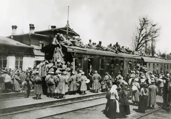 Framed Print : WW1 - Eastern Front - Soldiers Board train for the front Framed Print : WW1 - Eastern Front - Soldiers Board train for the front