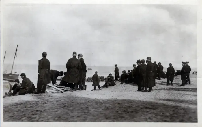 Framed Print : WW1 - French soldiers on the beach at De Panne Framed Print : WW1 - French soldiers on the beach at De Panne