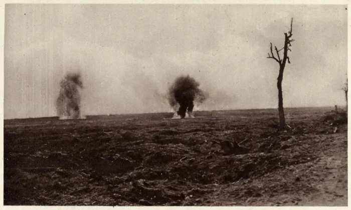 Framed Print : WW1 - Gas attacks near Canadian lines, October 1916