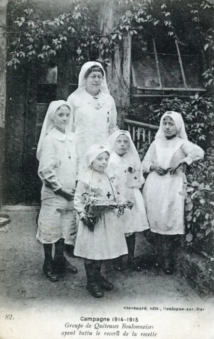 Framed Print : WW1 - A group of young girls collecting for wounded soldiers Framed Print : WW1 - A group of young girls collecting for wounded soldiers