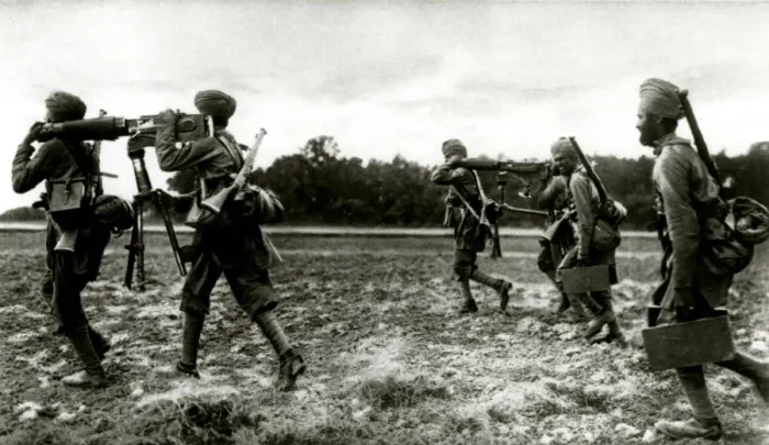 Framed Print : WW1 - Indian Machine Gun Crews in France Framed Print : WW1 - Indian Machine Gun Crews in France