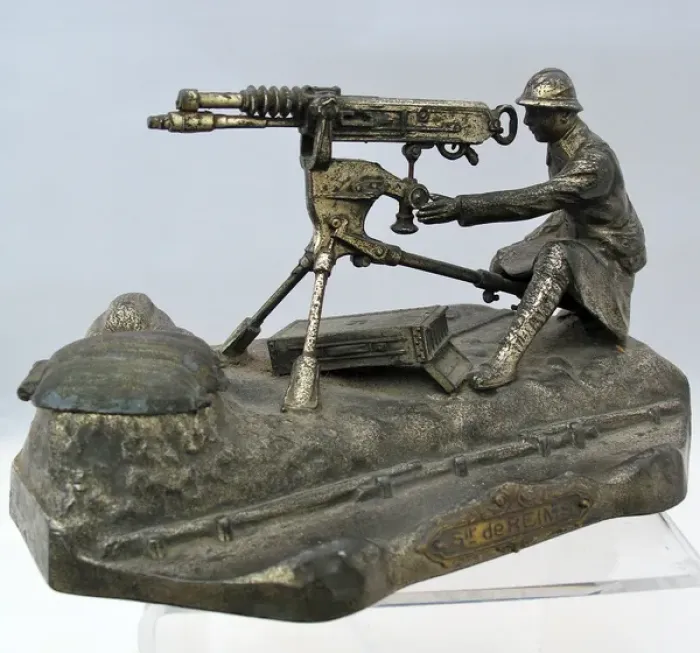 Framed Print : WW1 inkwell, French soldier with Hotchkiss machine gun Framed Print : WW1 inkwell, French soldier with Hotchkiss machine gun
