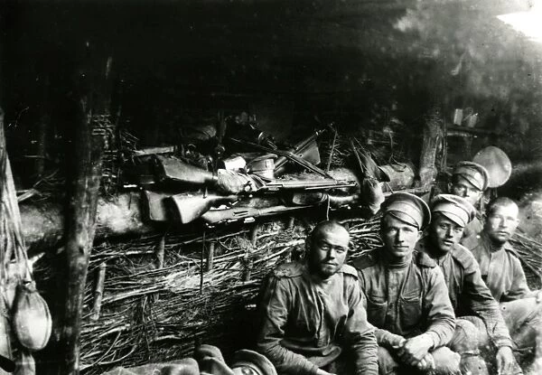 WW1 - Russian Dukhovischensky Regiment soldiers in dug-out