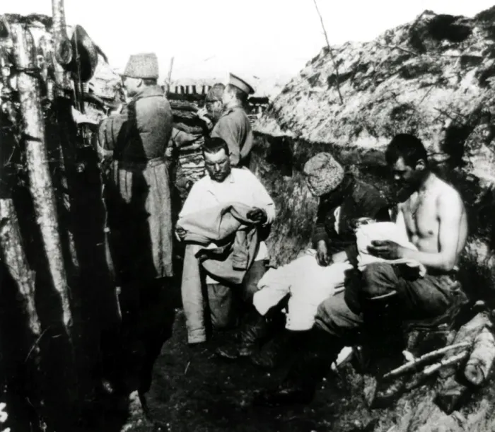 Framed Print : WW1 - Russian trench scene - Eastern Front Framed Print : WW1 - Russian trench scene - Eastern Front