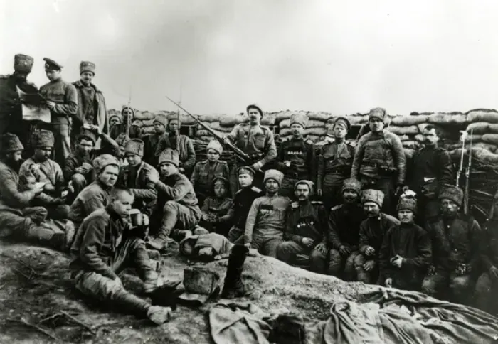 Framed Print : WW1 - Russian Troops in the trenches - Eastern Front Framed Print : WW1 - Russian Troops in the trenches - Eastern Front
