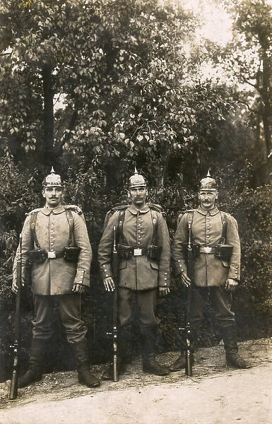 WW1 - Three Smart German Soldiers heading to the front