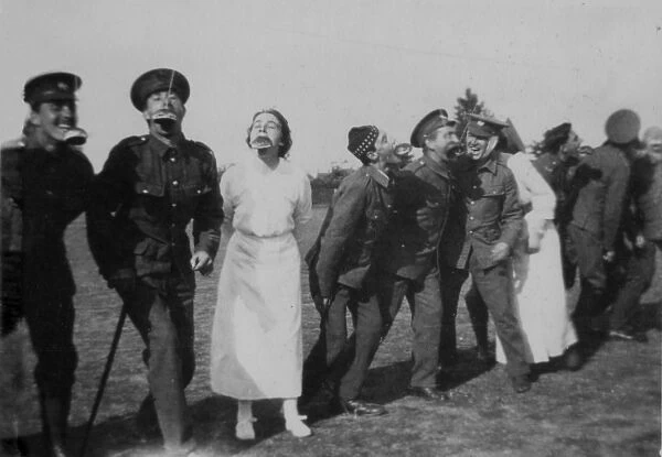 WW1 - Soldiers and nurses in Bun Race