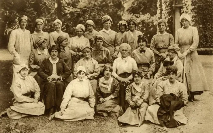Framed Print : WW1 - Titled Women Munitions Workers Framed Print : WW1 - Titled Women Munitions Workers