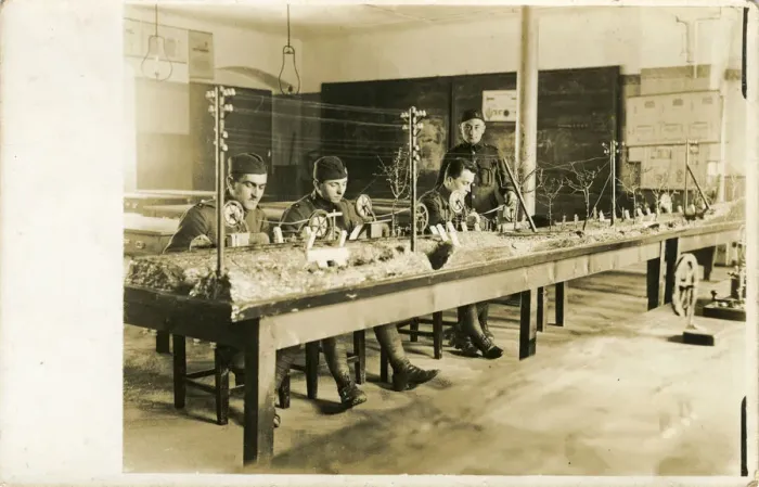 Framed Print : WW2 German Operations Room - Models of British Soldiers Framed Print : WW2 German Operations Room - Models of British Soldiers