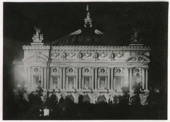 Framed Print : WW2 - Victory Celebrations in Paris, France - the first night of peace for Paris Framed Print : WW2 - Victory Celebrations in Paris, France - the first night of peace for Paris