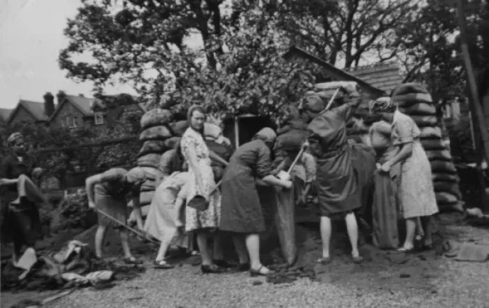 Framed Print : WW2 - Women filling sandbags strengthening the Chalet Framed Print : WW2 - Women filling sandbags strengthening the Chalet