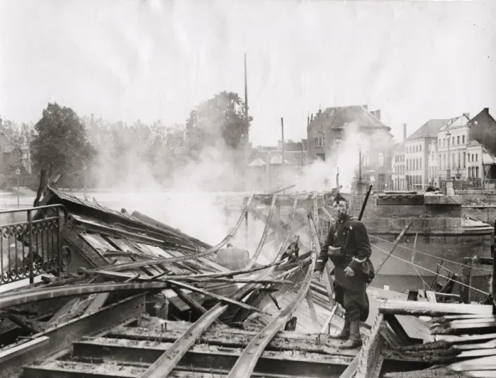 Framed Print : WWI: Belgian soldiers destroy railway line to Brussels Framed Print : WWI: Belgian soldiers destroy railway line to Brussels