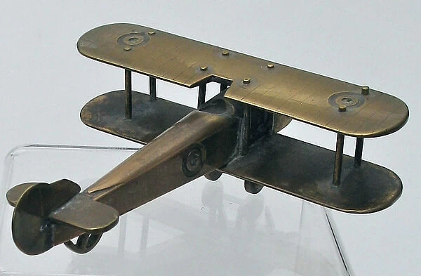 WWI biplane with machine-made roundels on wings