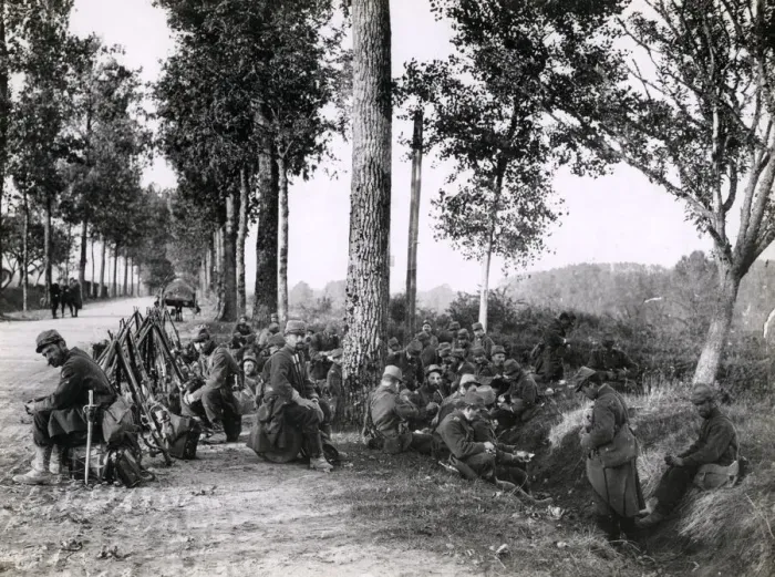 Framed Print : WWI: French soldiers resting on their way to the front Framed Print : WWI: French soldiers resting on their way to the front